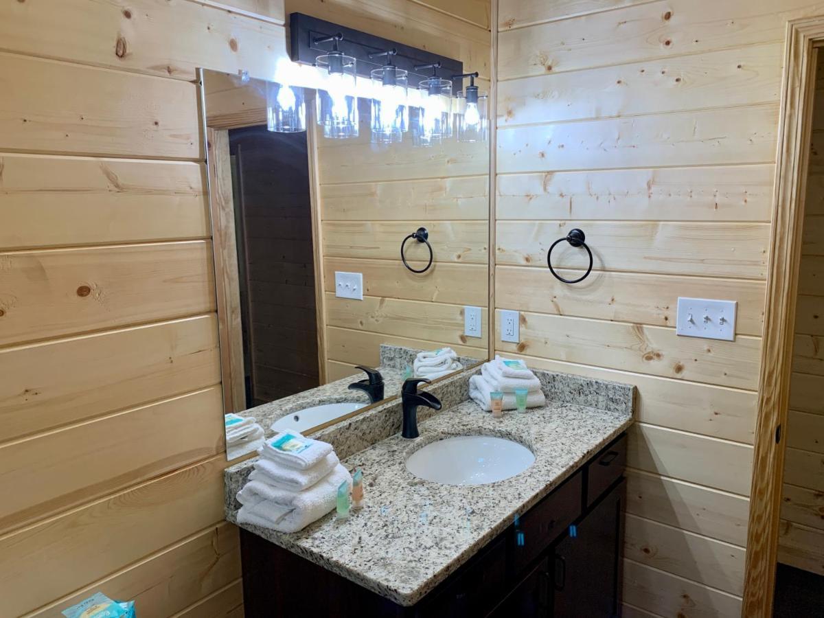 The Brick House: Brand New! 3 Bedroom With Private Driveway * Pigeon Forge