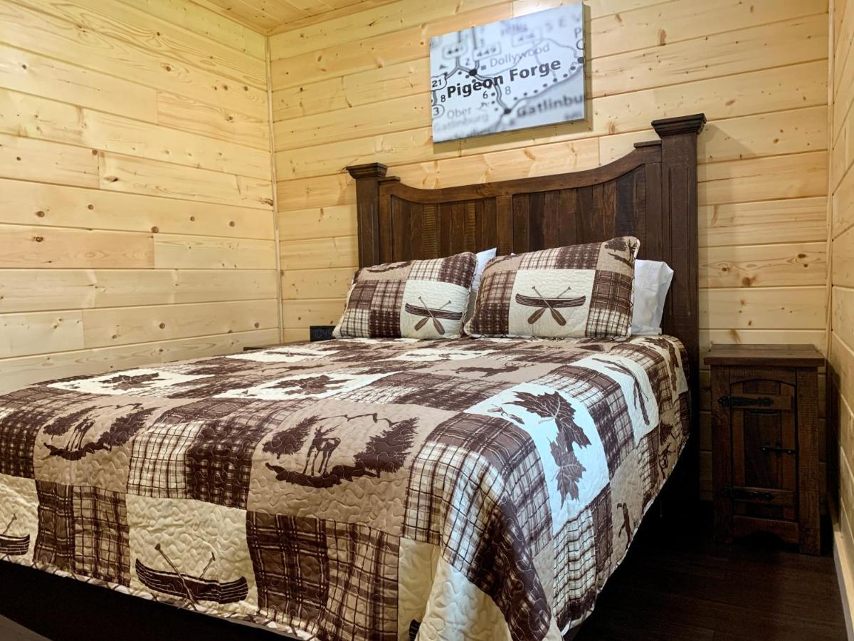 Holiday home The Brick House: Brand New! 3 Bedroom With Private Driveway