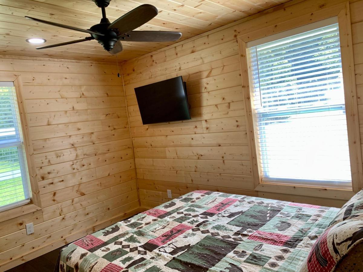 Holiday home The Brick House: Brand New! 3 Bedroom With Private Driveway *