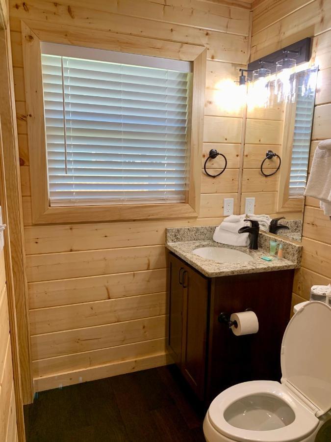 The Brick House: Brand New! 3 Bedroom With Private Driveway * Pigeon Forge