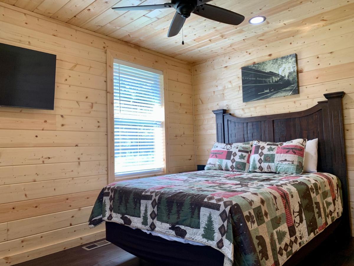 The Brick House: Brand New! 3 Bedroom With Private Driveway Pigeon Forge